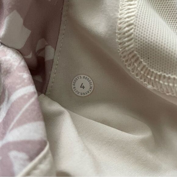 Lululemon Shadow Leaf/Light Ivory Muse Spring Break Away 3" Shorts Women… - Picture 5 of 9